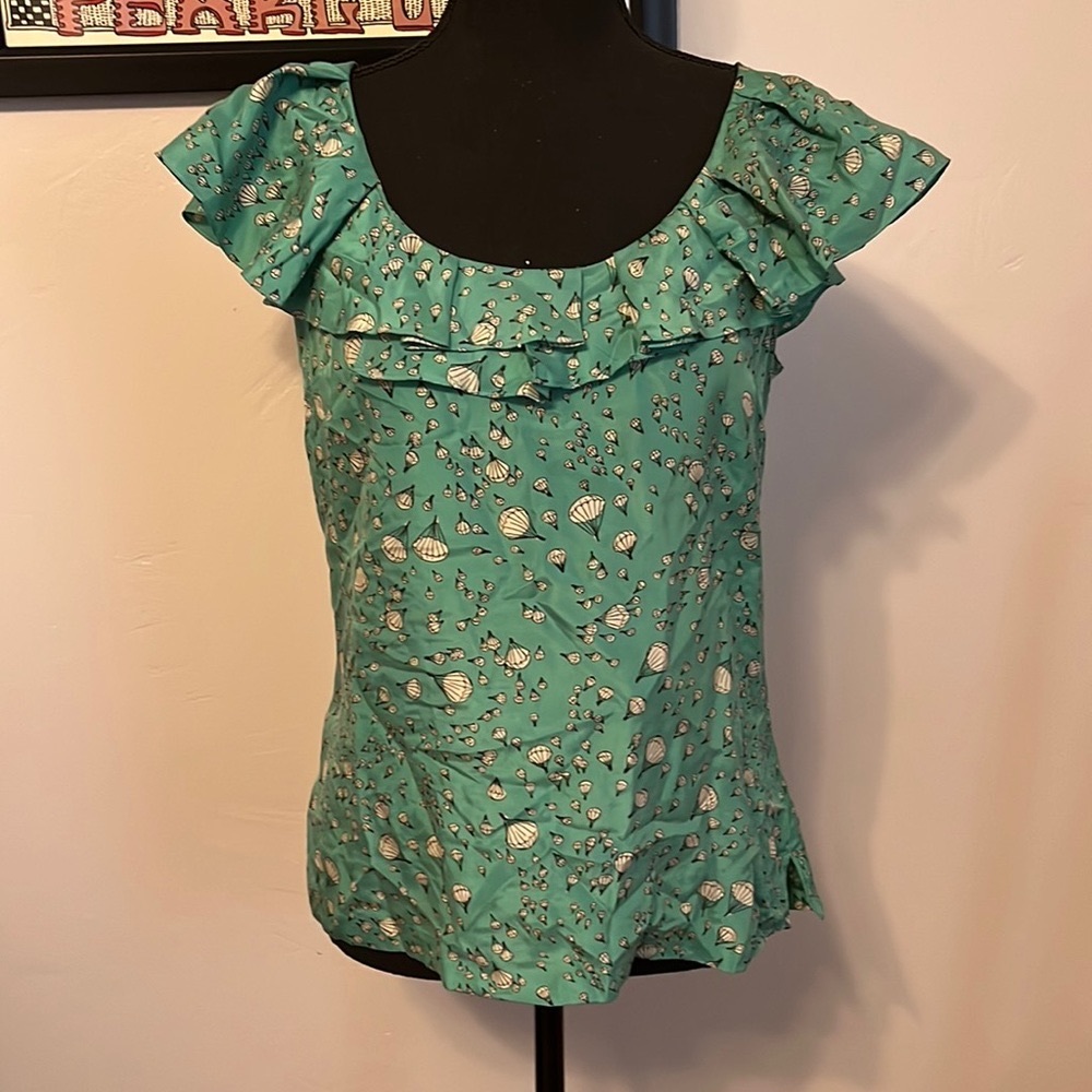 Fei Anthropologie Green Silk Ruffle Neckline Blouse with a Hot Air Balloon Print
